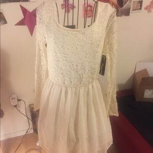 Girly lace white skater dress 🧁